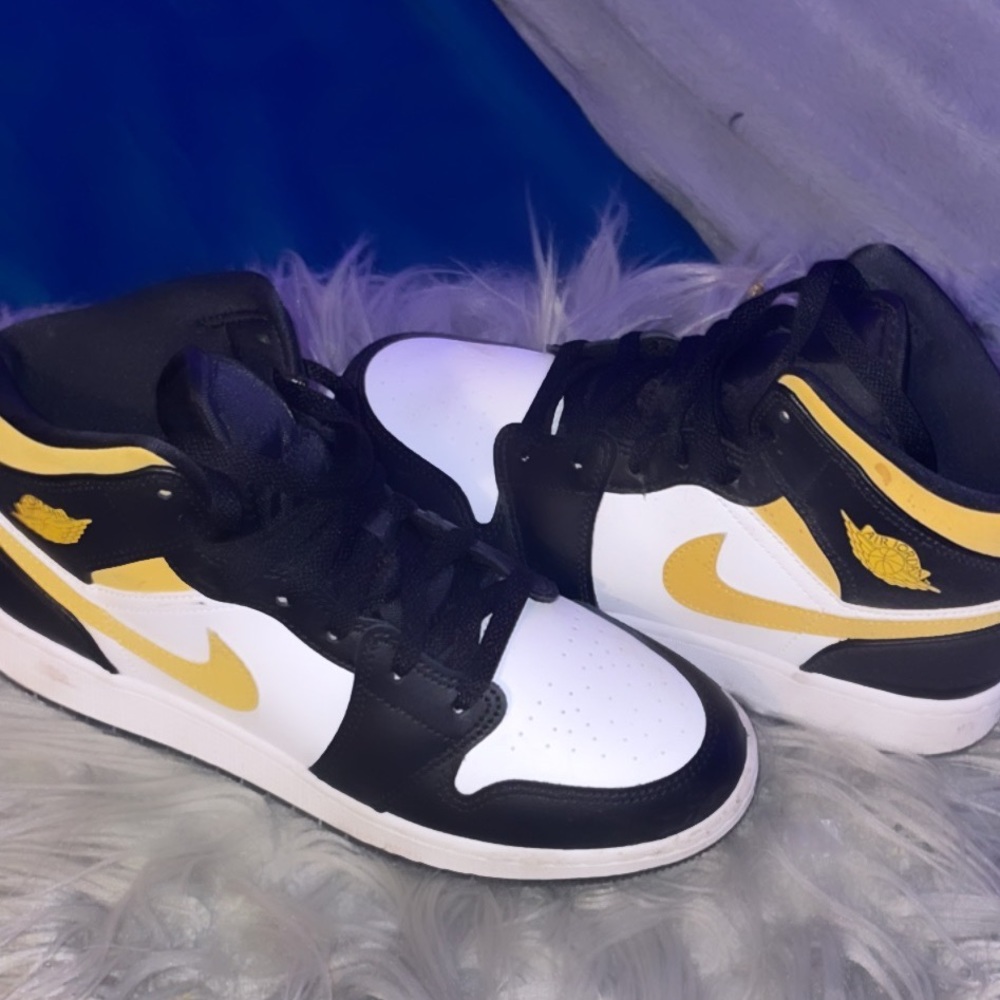 Nike Air Jordan Mid 1’s